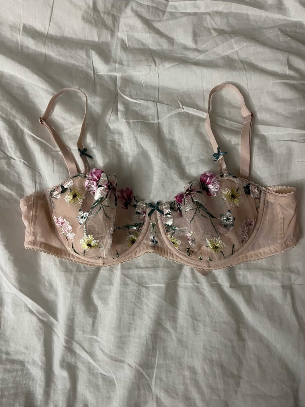 Victoria’s Secret Dream Angels floral embroidered bra